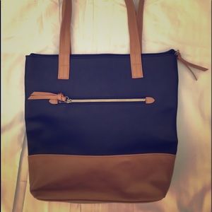 Black and brown women’s purse/tote